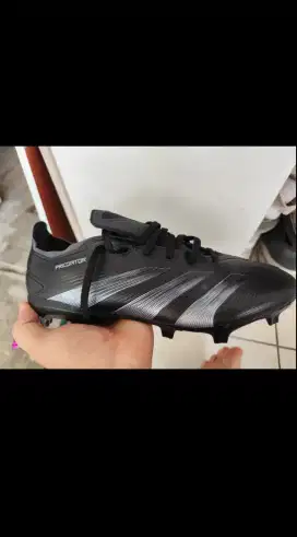 Sepatu Bola Adidas Predator League FG
