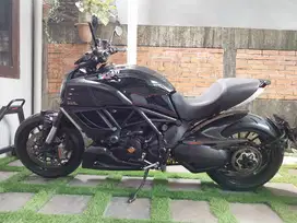 Ducati Diavel black base