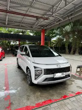 Hyundai Stargazer Prime 6P White Dual Tone