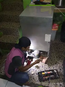 Service kulkas / AC / Mesin cuci / TV / dll