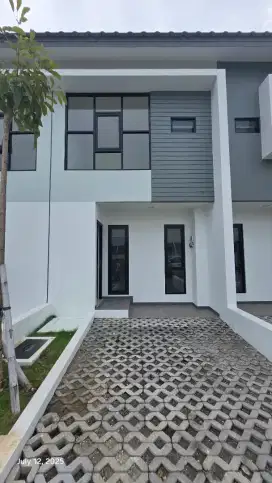 DISEWAKAN RUMAH 2 LT DI TOWNHOME A-15 AKR GEM CITY JIPPE GRESIK