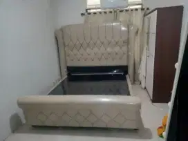 Dipan bahan kayu kuat