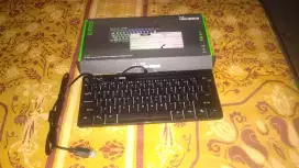 Keyboard gaming 60% warna hitam ada rgb