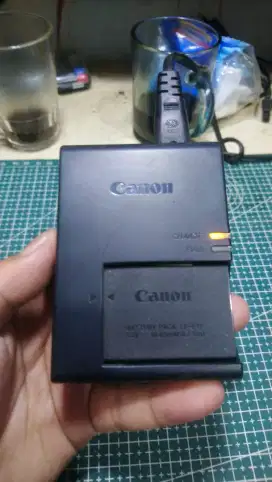 Charger canon lce17 dan batre lpe17 ori normal