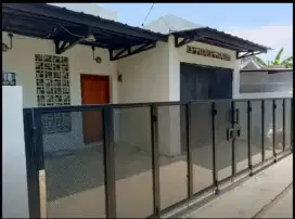 Disewakan tahunan rumah semi industrial Parung Panjang