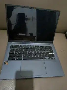 ASUS Vivobook M1403Q OLED AMD Ryzen 5 5600H 16/512 Windows 11