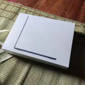 MacBook Air M2 13 inch 8GB 256GB Second iBox Mulus Lengkap