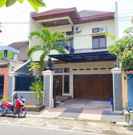 Rumah Mewah Strategis Banjarsari Solo