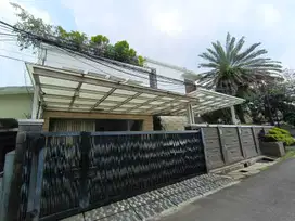 Rumah Mewah Hoek di Jl Cilandak Bawah II Cilandak Jakarta Selatan