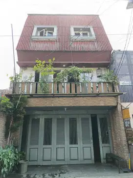 Rumah Unik di Jl Kesehatan Bawah Bintaro Pesanggrahan Jaksel
