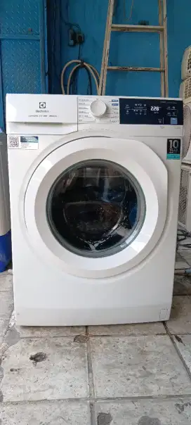 Mesin Cuci Electrolux Ultracare 300 Mulus