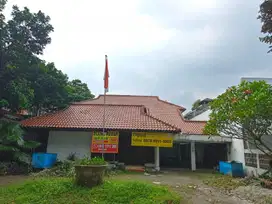 Rumah Tua di Jl Metro Pondok Indah Jakarta Selatan