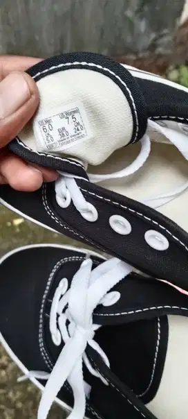 sepatu vans autentic originial