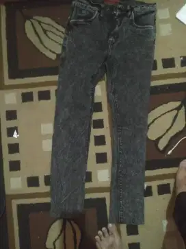 Celana slimfit size 29