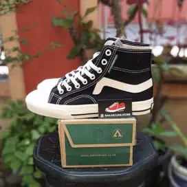 Sepatu Aerostreet High Black