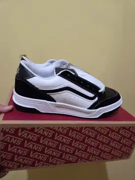 Vans hylane black white