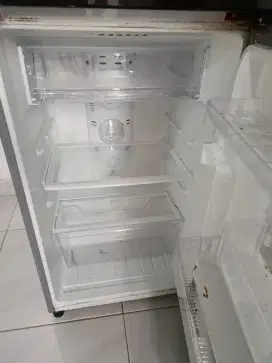 DIJUAL KULKAS POLYTRON 2 PINTU
