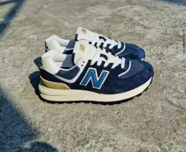 Di jual sepatu New Balance Oroginal - Ukuran 41.5