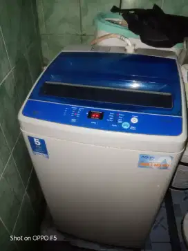Mesin cuci 1 tabung dan kulkas 1 pintu