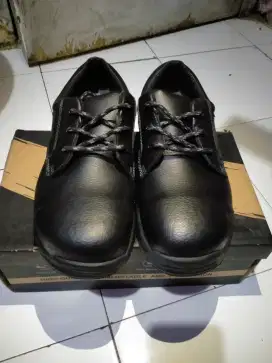 sepatu safety merk pakalolo