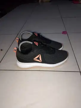 Sepatu second reebok running size 37.5 original store