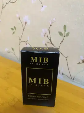 parfum pria man in black
