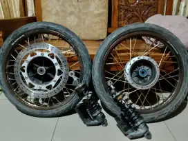 Satu set pelak r 17