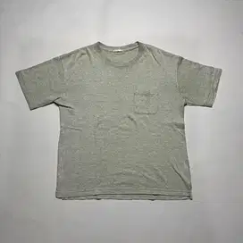KAOS UNIQLO POCKET BAJU T-SHIRT ABU-ABU POLOS ORIGINAL