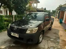 Hilux 2012 Diesel, Siap Tempur! Mobil Tangguh Buat Proyek & Usaha Anda