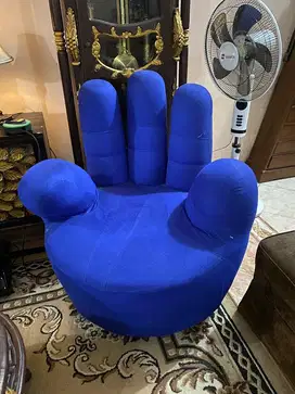 Sofa Bentuk Tangan Jumbo
