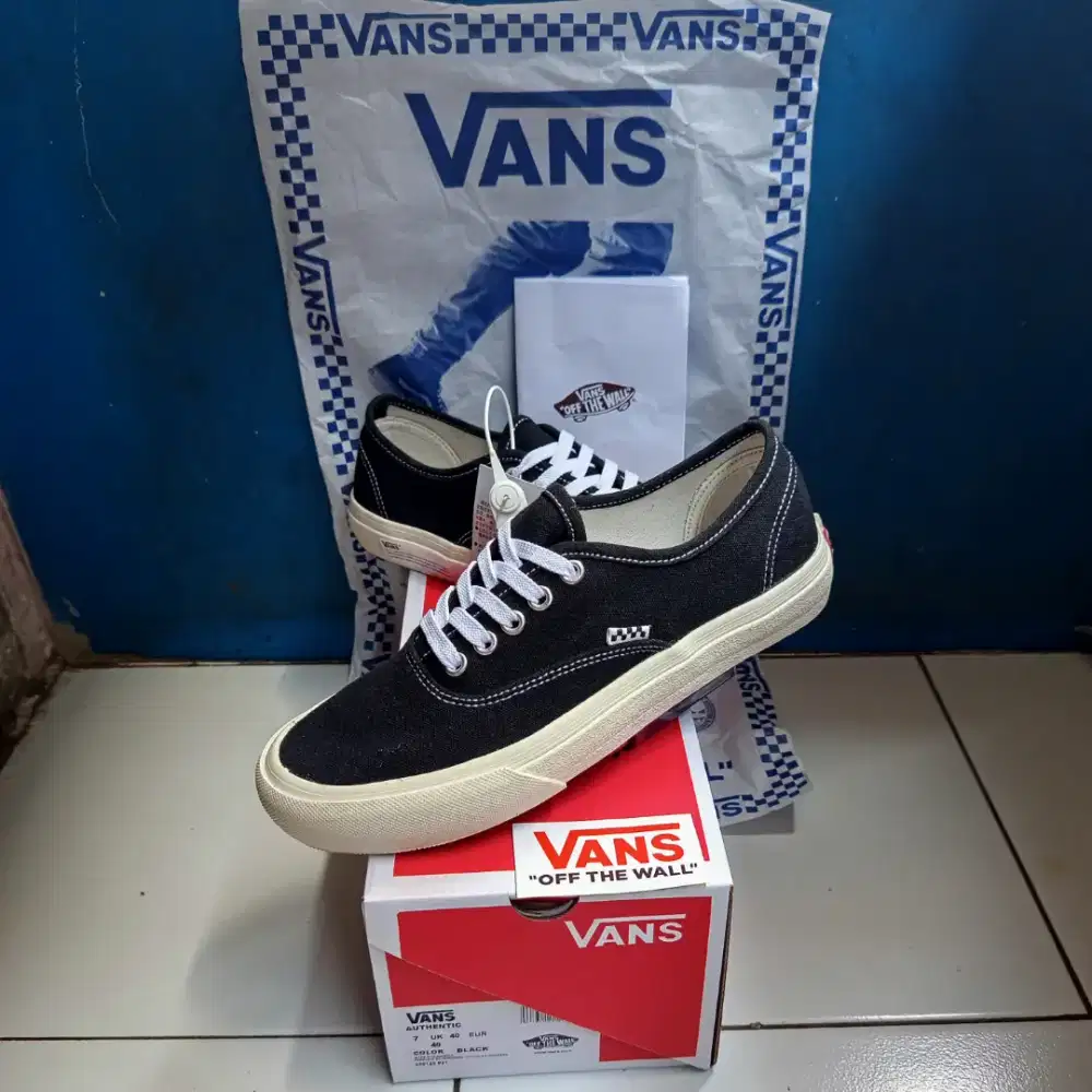 Sepatu sneakers