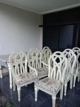 Set Meja Makan dan Kursi