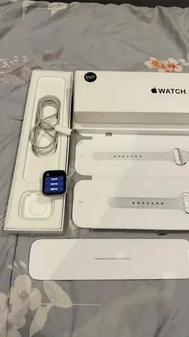 Dijual Apple Watch SE 2 Starlight 40MM Resmi Ibox Lengkap