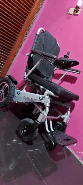 Kursi roda elektrik listrik