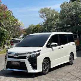 TOYOTA VOXY 2.0 AT 2021