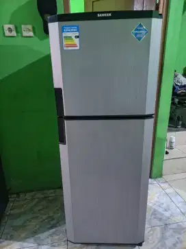 Dijual cepat kulkas 2 pintu