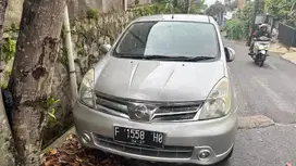 Nissan Grand livina 2012 Bensin