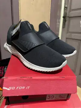 Sepatu Ardiles lengkap dengan tag sepatu sekolah