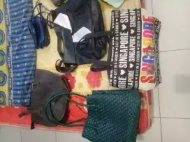 Tas dan sepatu di borongkan