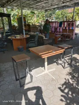 Kursi meja kafee