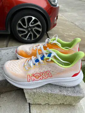 Sepatu lari second Hoka mach 6