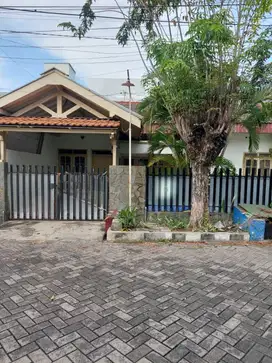 Rumah Kutisari Indah Surabaya dekat Kampus Petra