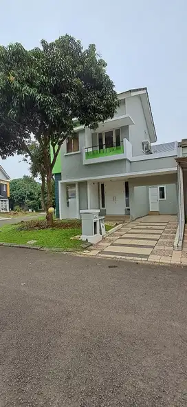 DISEWAKAN Rumah Hoek Di CLUSTER TURQUISE, Pondok Hijau Golf.