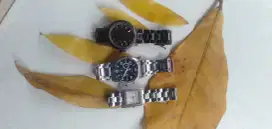 Di jual jam ori dan asli no minus   bisa borongan 1,5 jt satuan 700