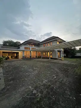 Rumah Tropis Di Cilandak Jakarta Selatan Dekat Stasiun Mrt