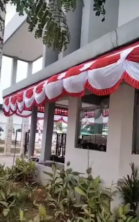 Tukang bendera merah putih