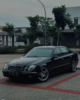 Mercedes-Benz E260 2004 Bensin