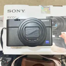 Sony RX100 M VII (M7) Vlogging Kit, Tanpa Mic