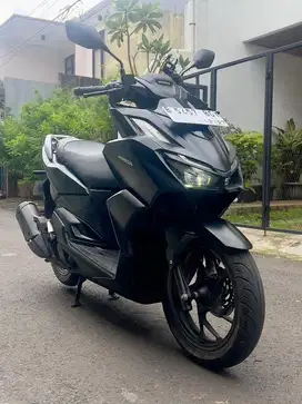 Honda Vario 160 CBS 2022 warna hitam doff Low KM