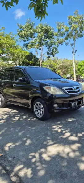 Xenia 1000cc  2010